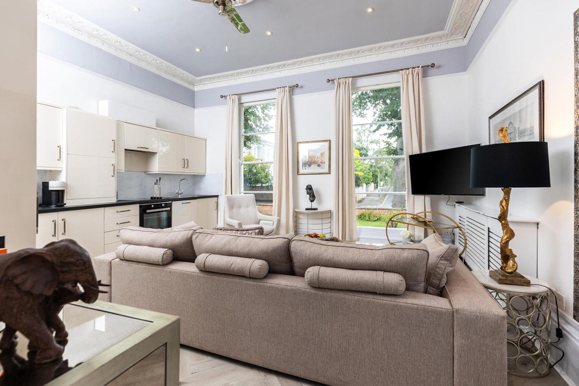 10 Sydenham - By Luxury Apartments Челтенхам Экстерьер фото